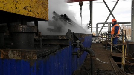 Activator-type washer for pumping and compression pipes (PCP)