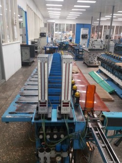 Roller bearing inspection machine