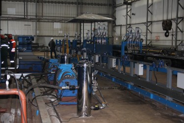Automated high-pressure washing line for pumping and compression pipes (PCP)